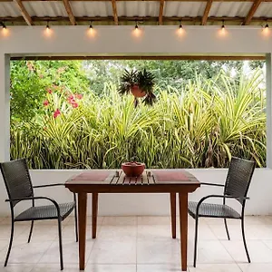 Apartment Ancella's Garden Apartment-beach-5min Drive, 1 Hr Montego Bay, 25 Mins Ocho Rios, Continental Breakfast Runaway Bay